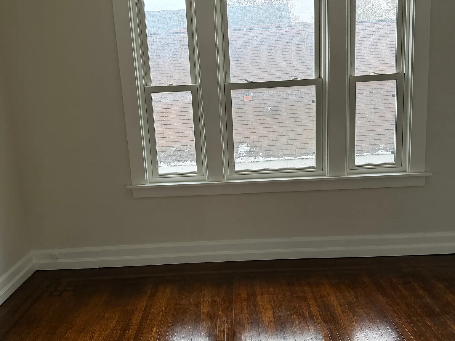 3 bed, 1200 sqft, $1,600 — Photo 2