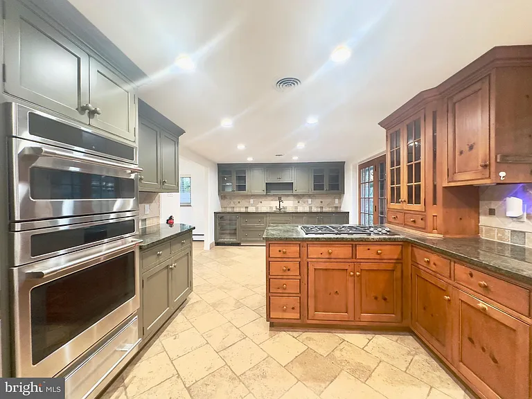 1 High Acres Dr — Photo 1