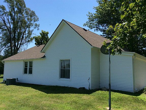 New air conditioner installed 2018. Home has dish internet and tv.