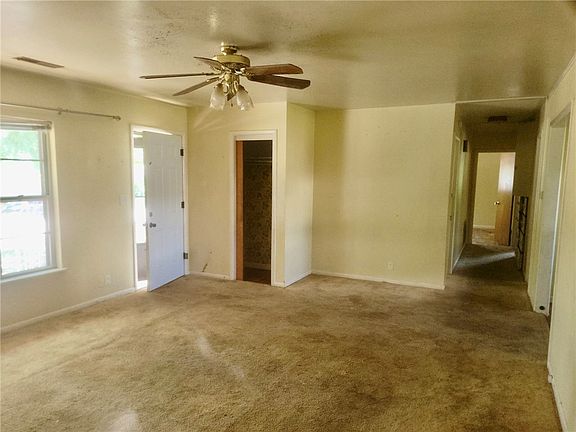 2nd image of 1004 W Magnolia St