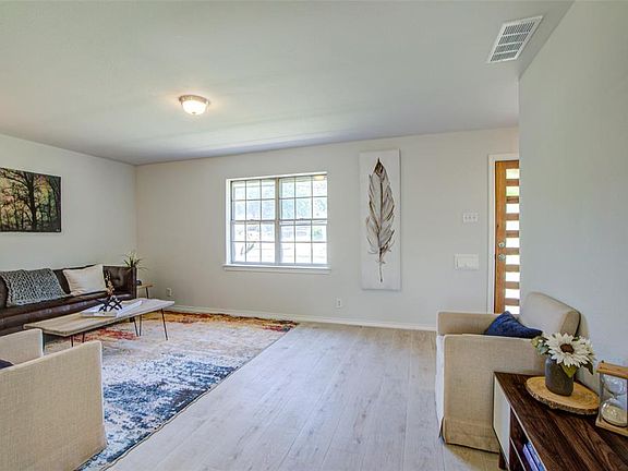5th image of 3108 Emily Dr