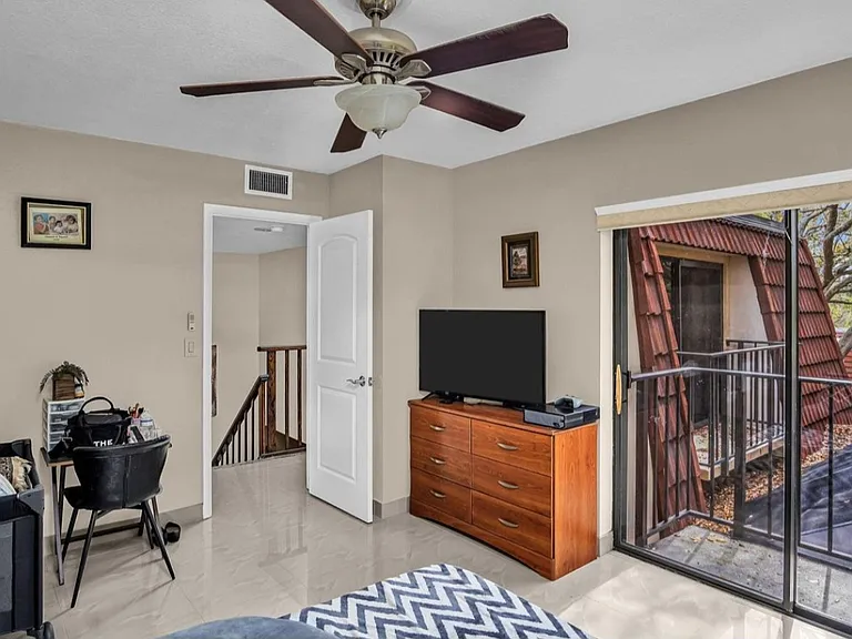 2703 5th Ct — Photo 11