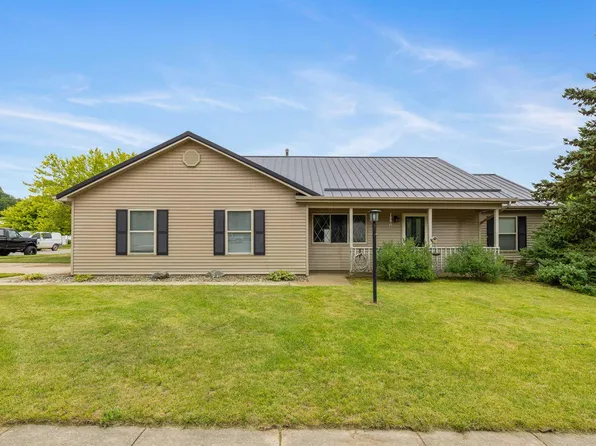 421 Manahan Dr, Angola, IN 46703