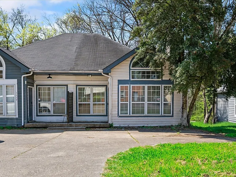 1119 Waggoner Ct W — Photo 1