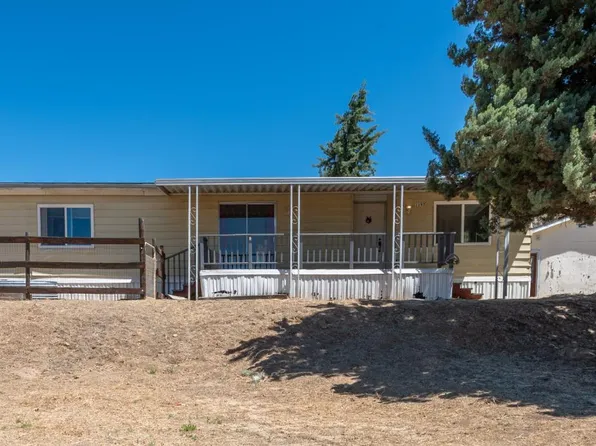 1195 Arabian Dr, Tehachapi, CA 93561