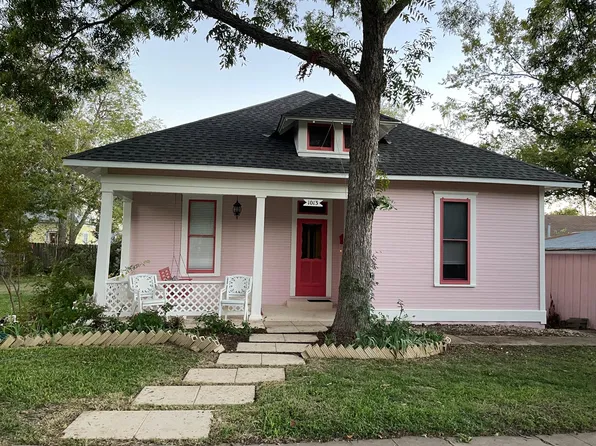 1013 W 6th St, Taylor, TX 76574