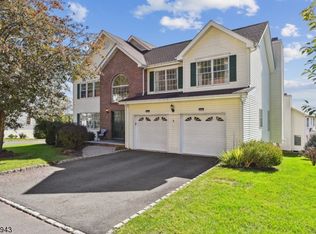 28 Sycamore Way, Warren, NJ 07059