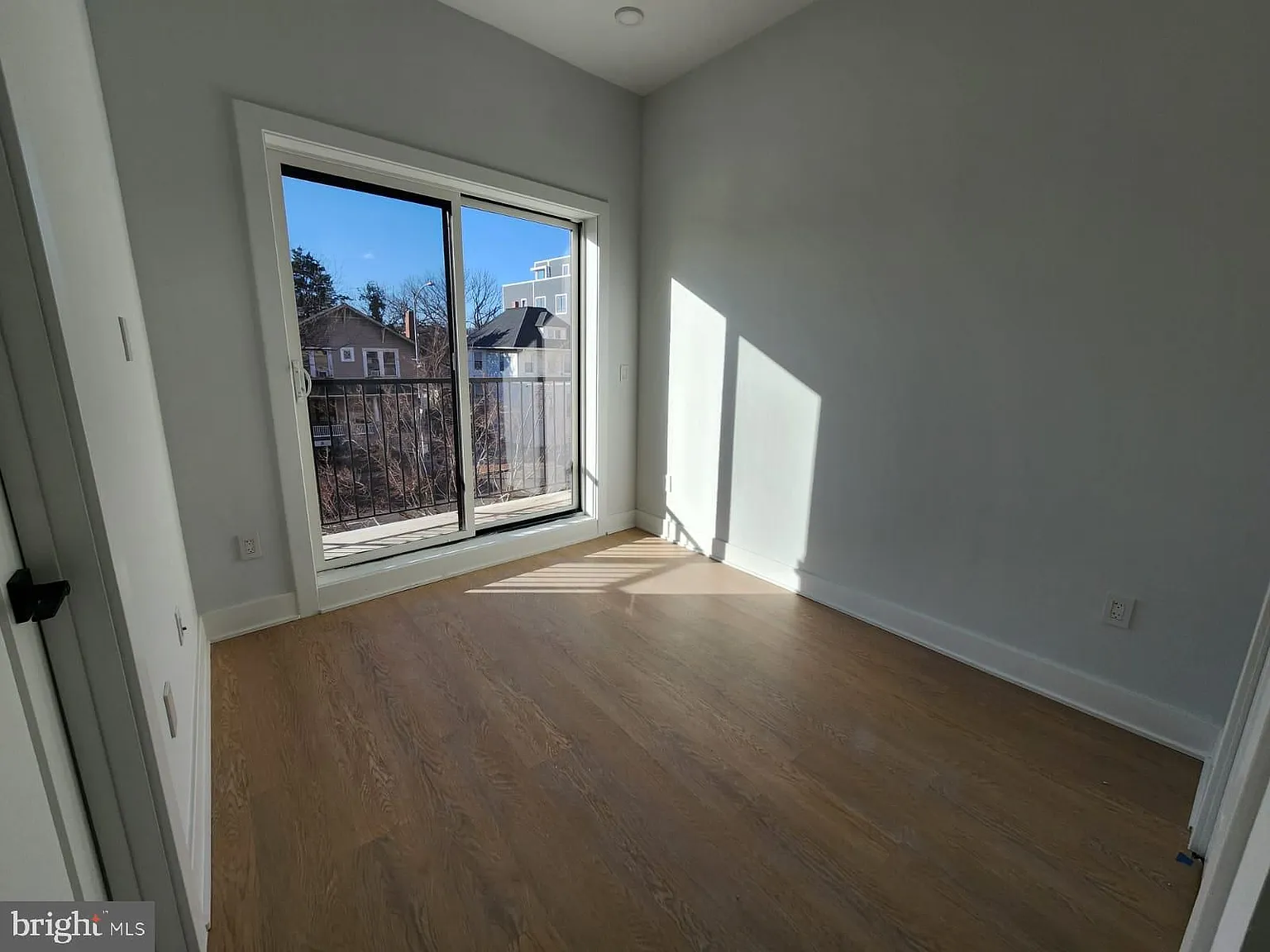 2 bed, 1.0 bath, 528 sqft, $2,950 — Photo 2