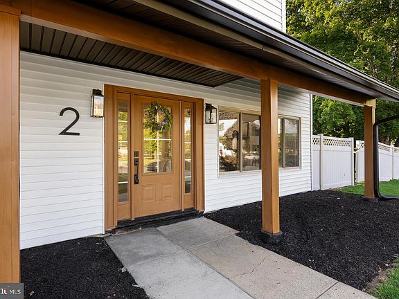 3rd image of 2 Primrose Dr