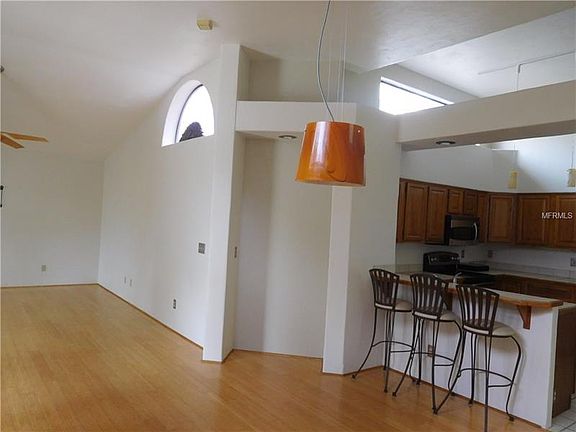 5th image of 521 Via Verona Dr #201
