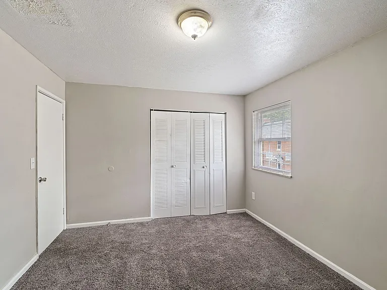 Colonial Oaks Apartments — Photo 6