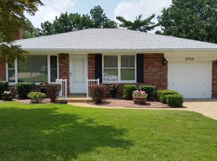 3700 Park Crest Dr, Saint Louis, MO 63125