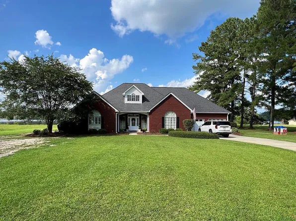 463 Woodlake Cir, Douglas, GA 31535