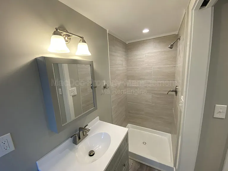 1115 Winchester St #C — Photo 11