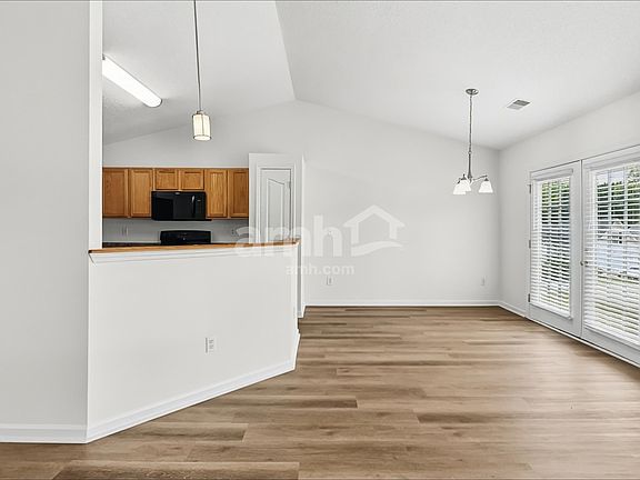 5th image of 12 High Farm Rd