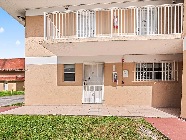 260 NW 107th Ave #110 — Photo 4