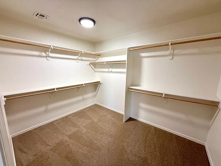 660 Country Club Dr — Photo 32