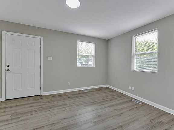 3rd image of 3201 Scott St