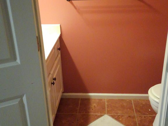 downstairs 1/2 bath