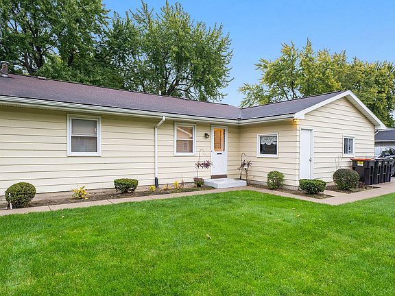 2nd image of 905 Andover Ct SE