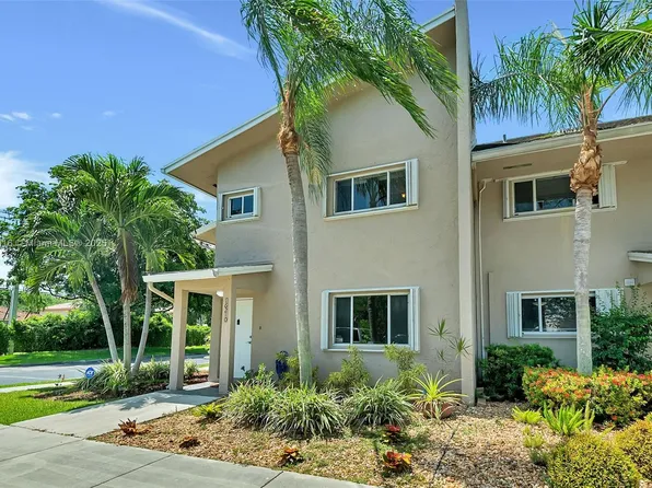 16210 SW 92nd Ave #19, Palmetto Bay, FL 33157