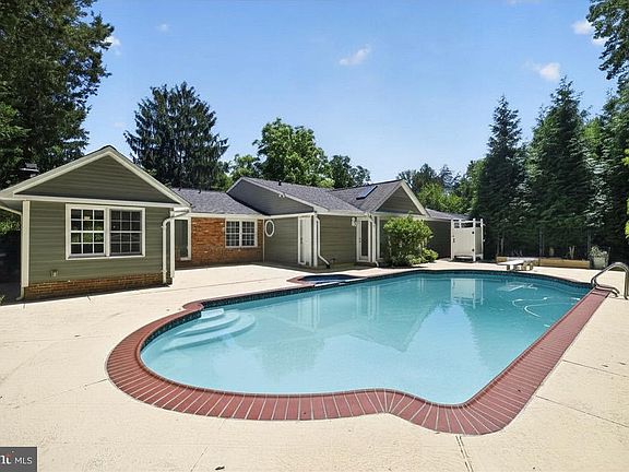 5th image of 4042 Doveville Ln