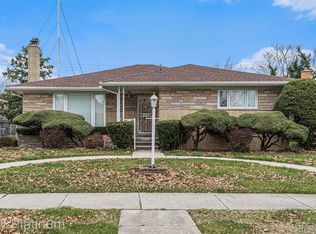 15220 Park St, Oak Park, MI 48237
