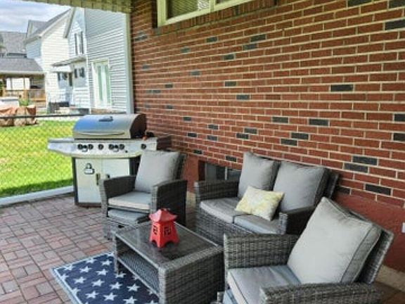 4th image of 231 Poplar St
