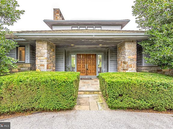 3rd image of 36 Wyndemere Lake Dr