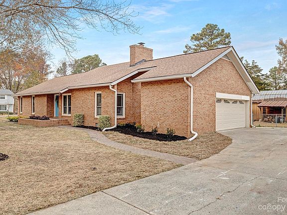 2nd image of 8530 Amelia Dr