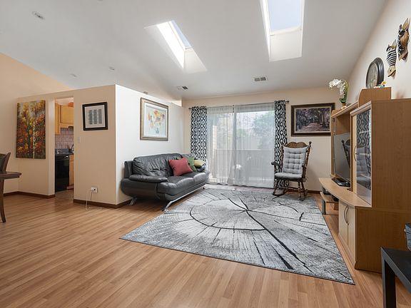 3rd image of 1425 Partridge Ln #6