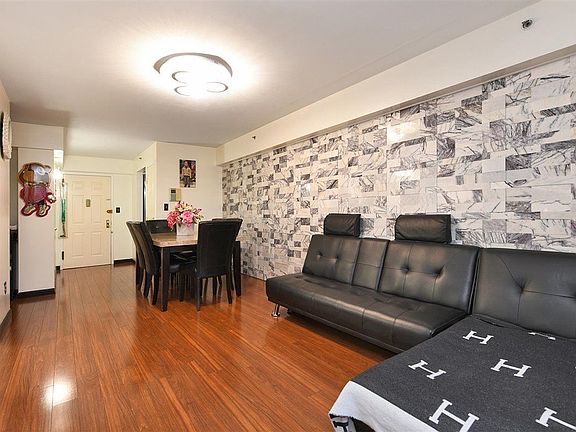 5th image of 6434 Grand Central Pkwy APT 3E