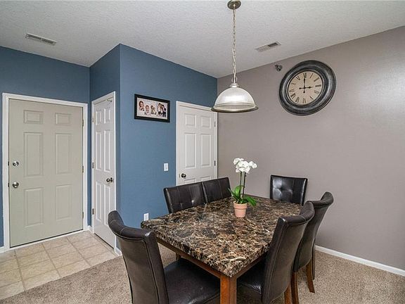 3rd image of 1720 SE La Grant Ave #12