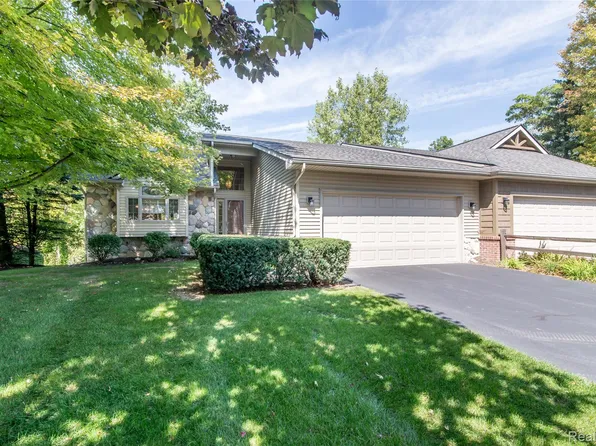 840 Heatheridge Ct, Brighton, MI 48116
