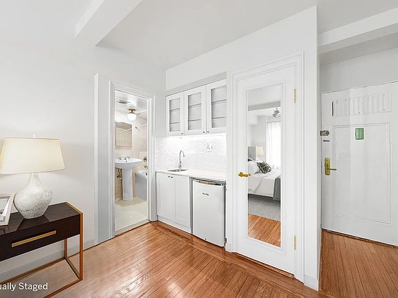 3rd image of 25 Tudor City Pl APT 316