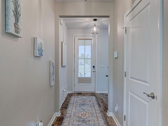 5th image of 652 Seathwaite Lane SE