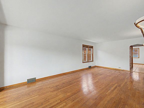5th image of 11011 S Avenue L