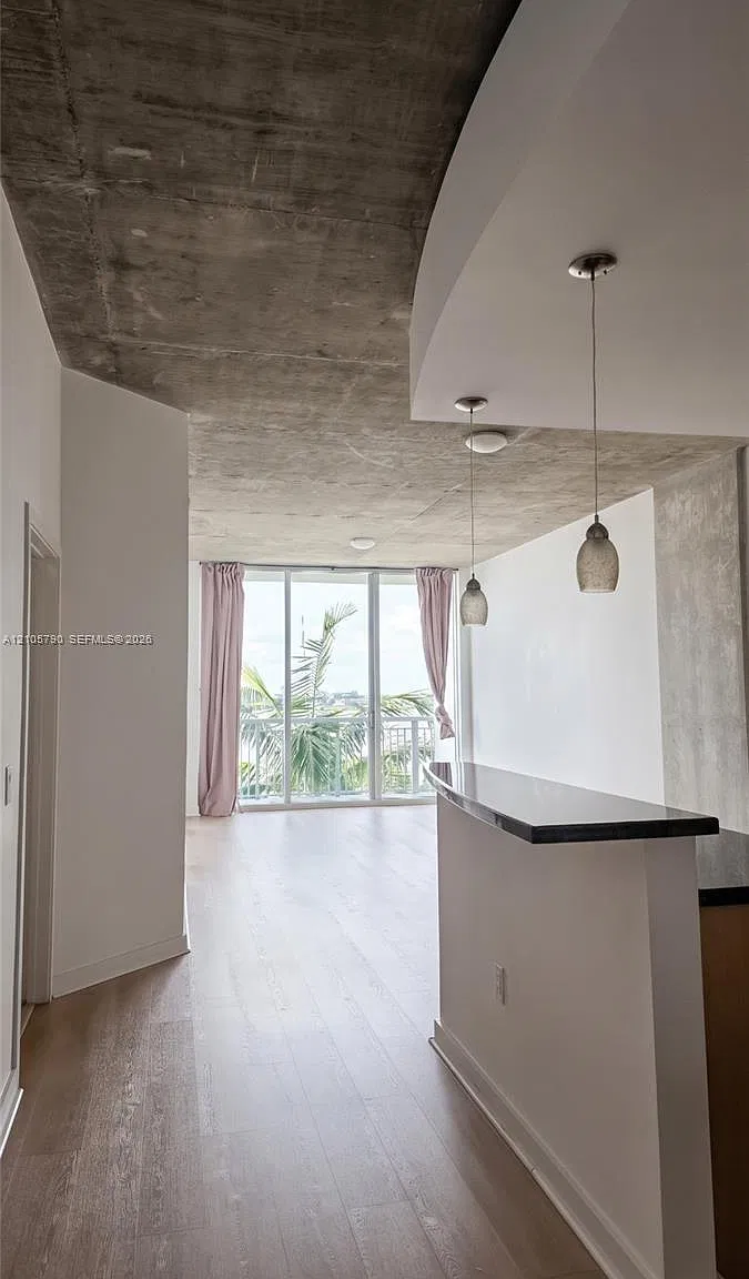 Edge Condo — Photo 3