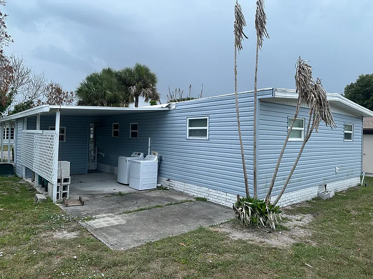 882 Hawthorn Cir — Photo 13