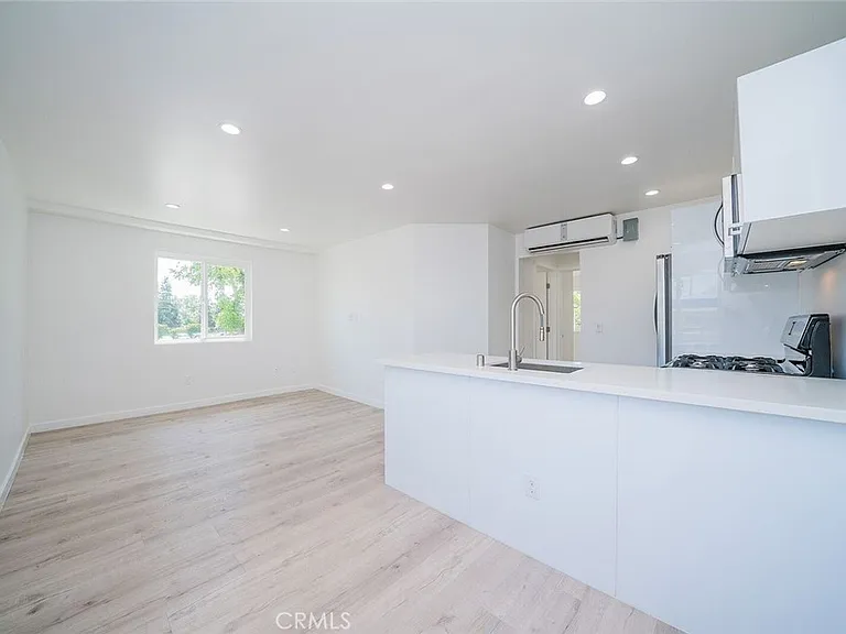 6745 Laurel Canyon Blvd #201 — Photo 1
