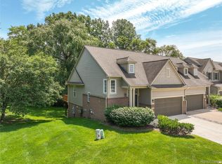 977 Sloane Ct, White Lake, MI 48386