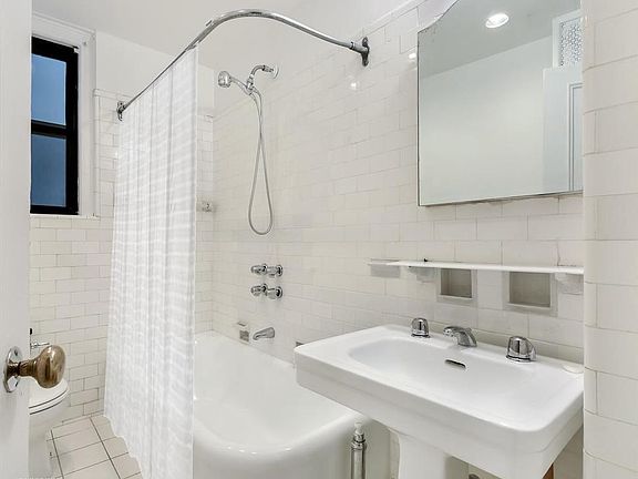 5th image of 322 W 72nd St #5C