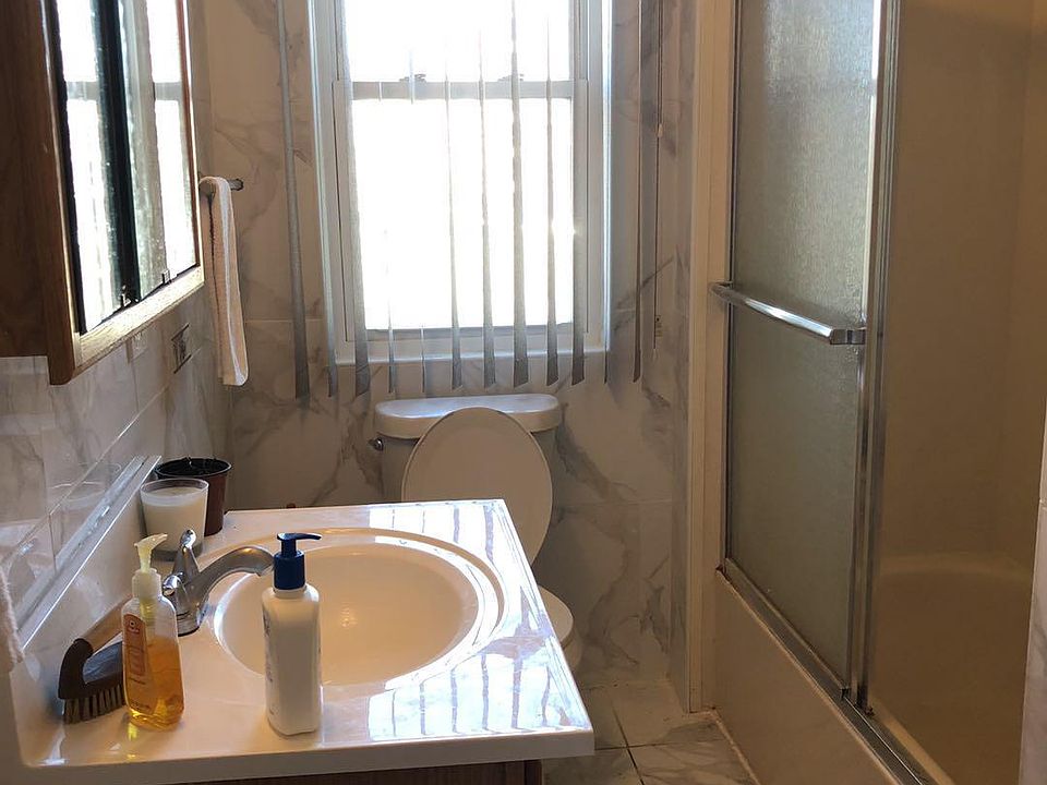 2nd image of 938 Turner St