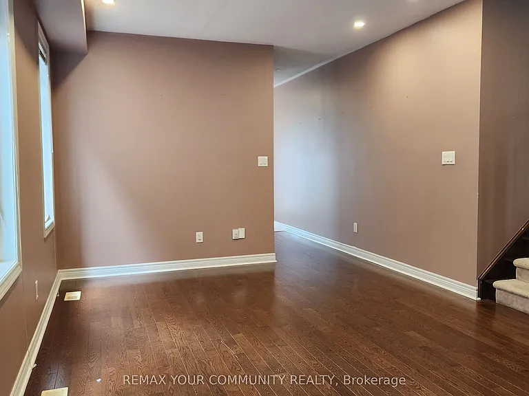 3 Prince Of Wales Dr — Photo 9