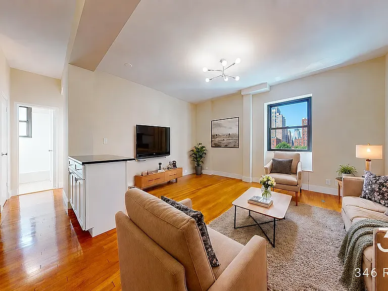 1125 Lexington Ave #3B — Photo 1