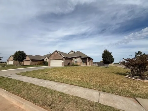 1004 N Creek Dr, Woodward, OK 73801