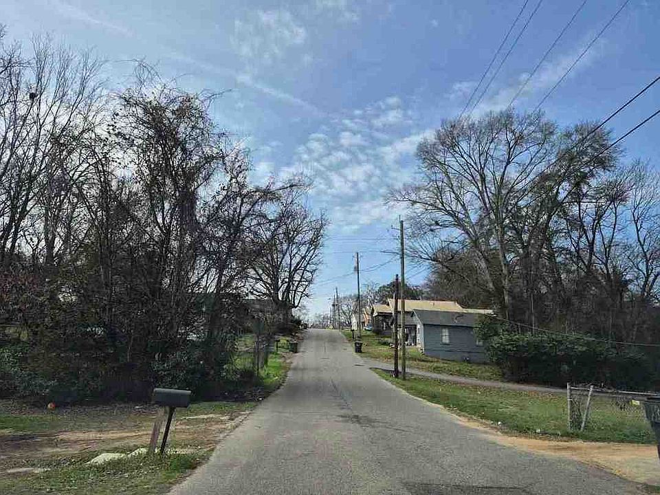 2nd image of 2108 5th St E