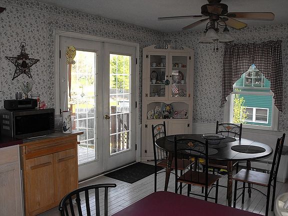 Dining area/Double doors to Deck