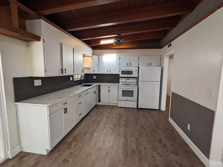 4038 NW 13th Ave — Photo 8