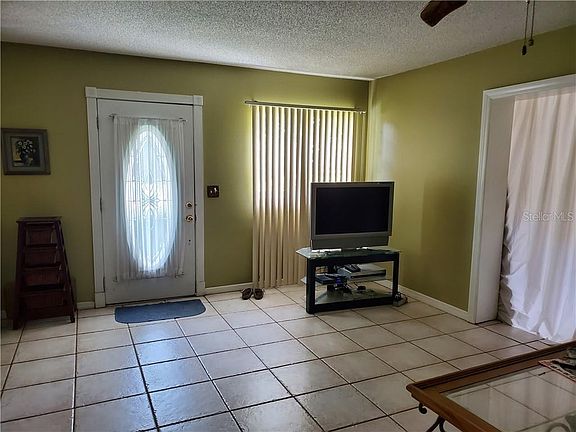4th image of 2918 Paine Ln